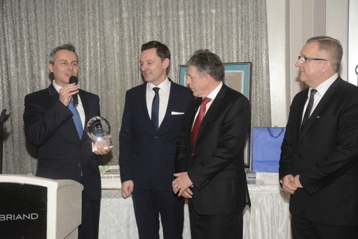 Attorney and President of the Children’s Smile Foundation Mariusz Sniarowski presenting PSFCU representatives with an award acknowledging the Credit Union’s continued support of the organization. Photo Credit: Z. Bielecki