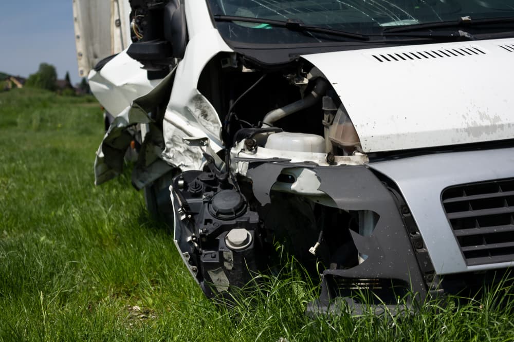 Delivery truck crash on road