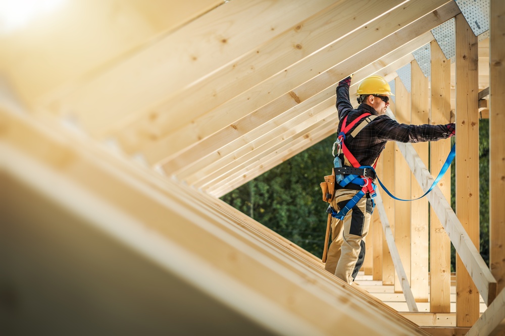 New York City construction accident attorneys image of worker on scaffolding with safety harness.